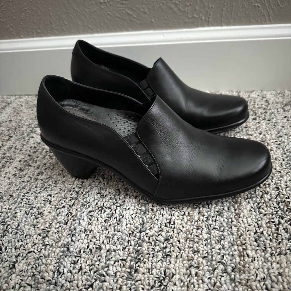 NWOT Dansko Women's Shoes 39 or 8.5
